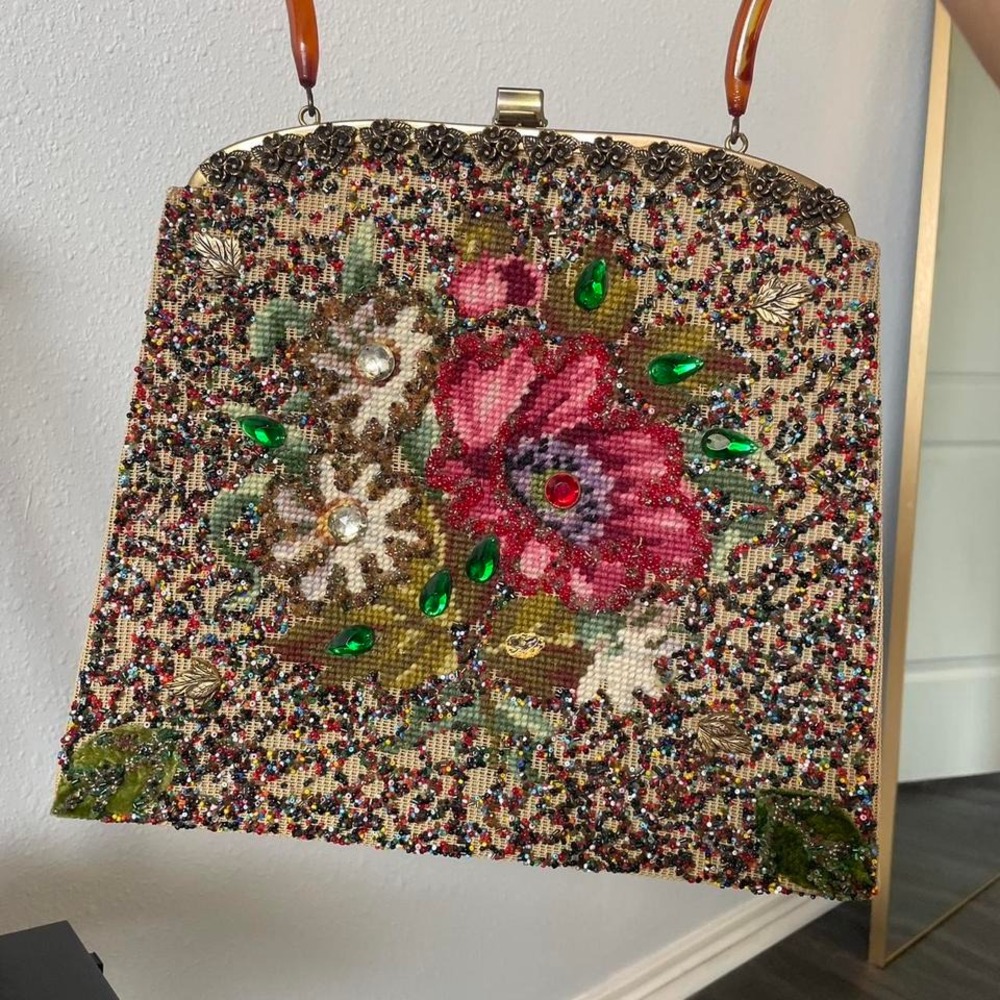 Circa 1950s - 1960s Soure Beaded Tapestry Purse‎ - Picture 4 of 8